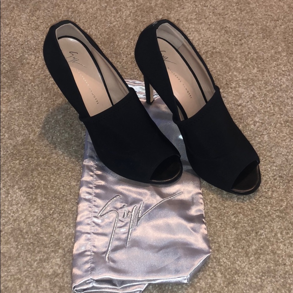 Giuseppe Zanotti black peep toe pumps